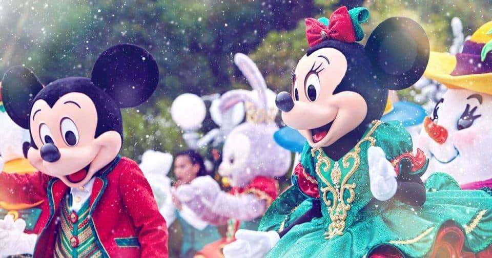 滿天的聖誕飄雪也太浪漫了！「香港迪士尼」超夢幻聖誕派對現在就能GO！