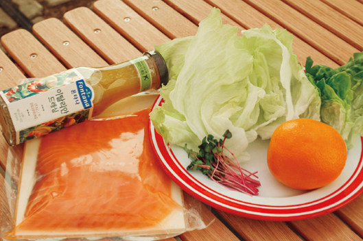 蔬菜鮭魚沙拉準備材料