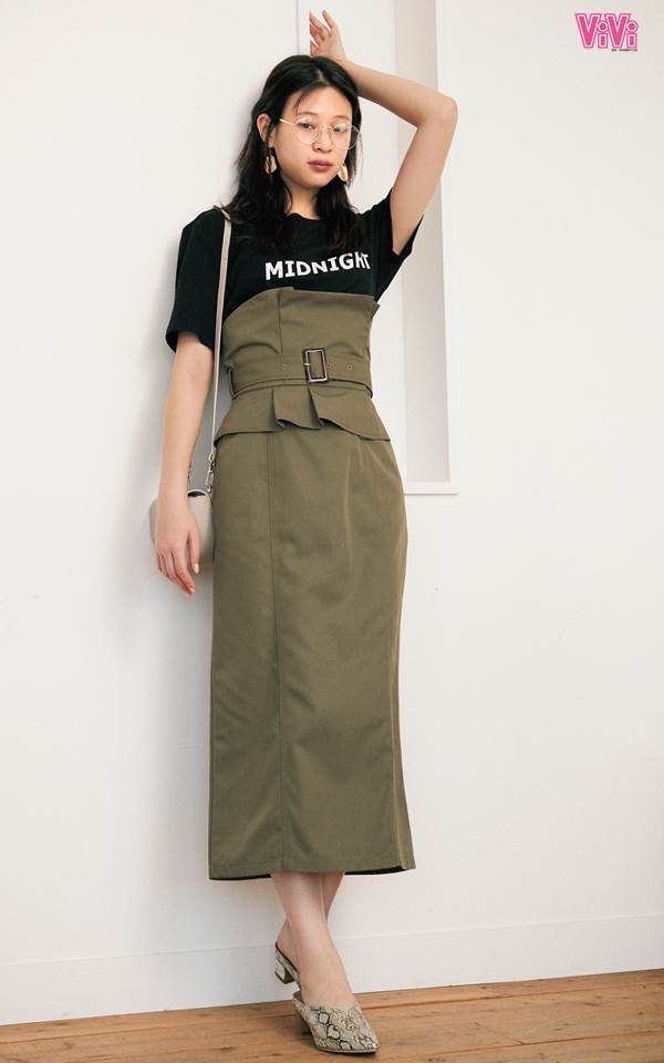 日系長裙穿搭分享8- T-Shirt x馬甲束腹窄裙，展現身材曲線