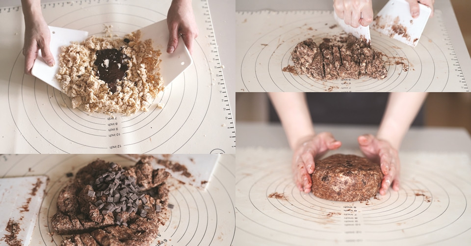 加入準備好的調溫黑巧克力，同樣用刮刀由前往後，以垂直方向輕輕拌勻。