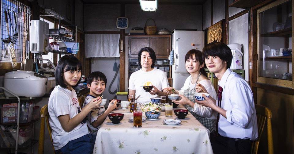 永瀨正敏、窪塚洋介、戶田惠梨香合演《最初的晚餐》，充滿美食的片場卻總是餓肚子？